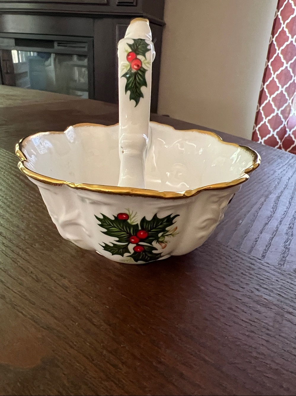 Rosina Vintage Queen’s Yuletide Fine Bone China Holly Berry Basket White